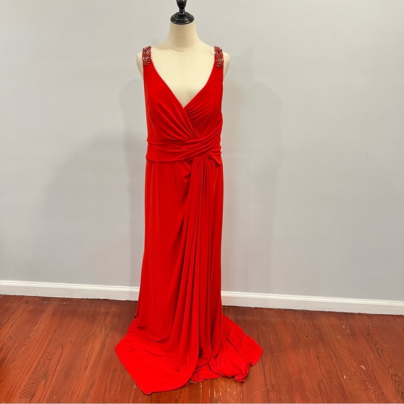 Mac Duggal Red V-Neck V-Back Embellished Shoulders Gloor Length Gown - Reemoly - Picture 3 of 17